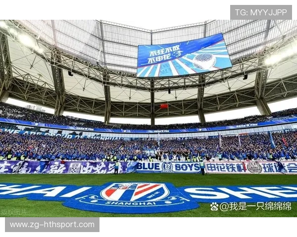 上海申花禁区内形成连续威胁，看台瞬间躁动