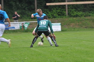 华体会官网新闻-足球教练战术布置备受关注，足球教练考虑到对手阵型