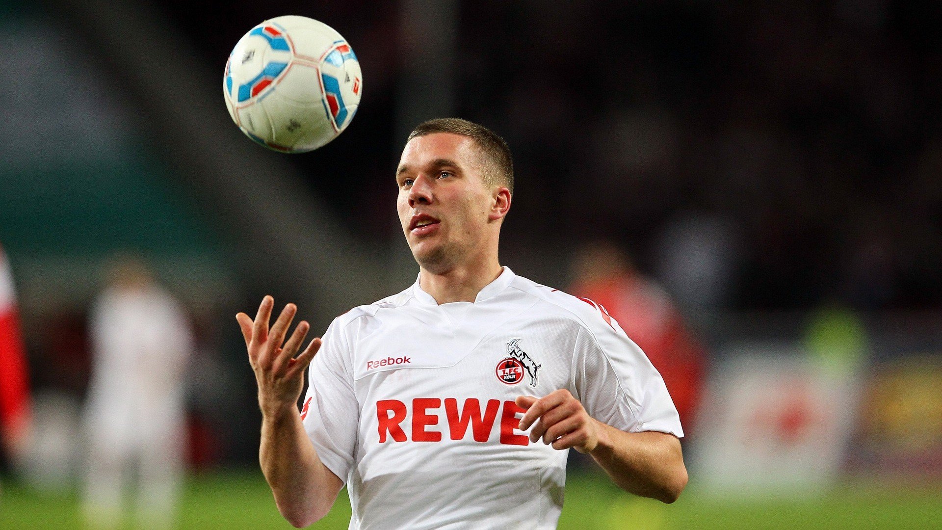 华体会官网活动-男子国家队尝试分组战术演练提高临场适应力